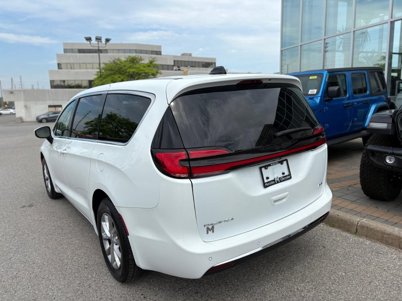 2023 Chrysler Pacifica Touring-L All-Wheel Drive Passenger Van Photo2