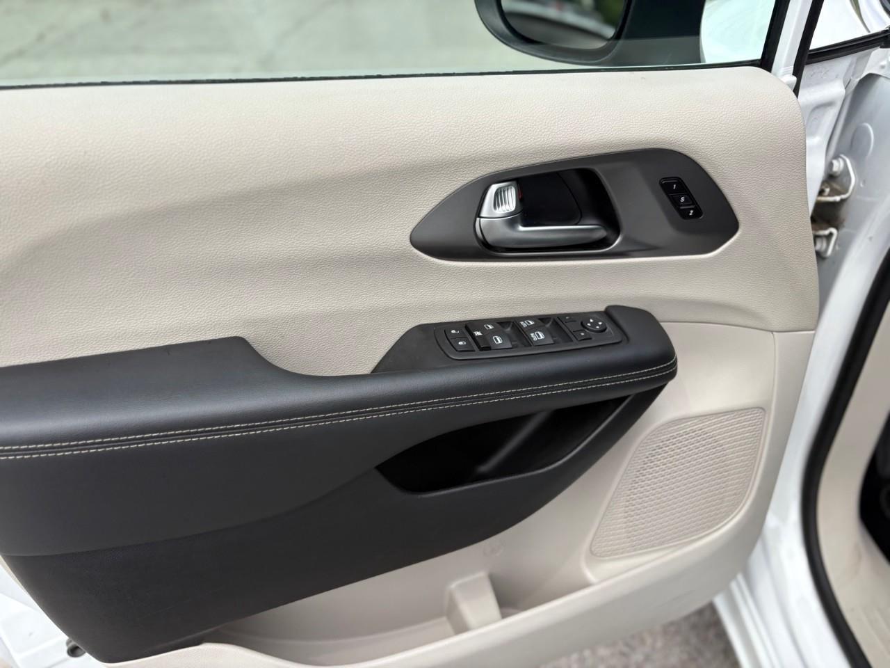 2023 Chrysler Pacifica Touring-L All-Wheel Drive Passenger Van Photo