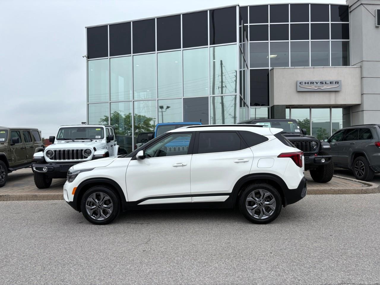 2024 Kia Seltos EX 4dr All-Wheel Drive Photo2