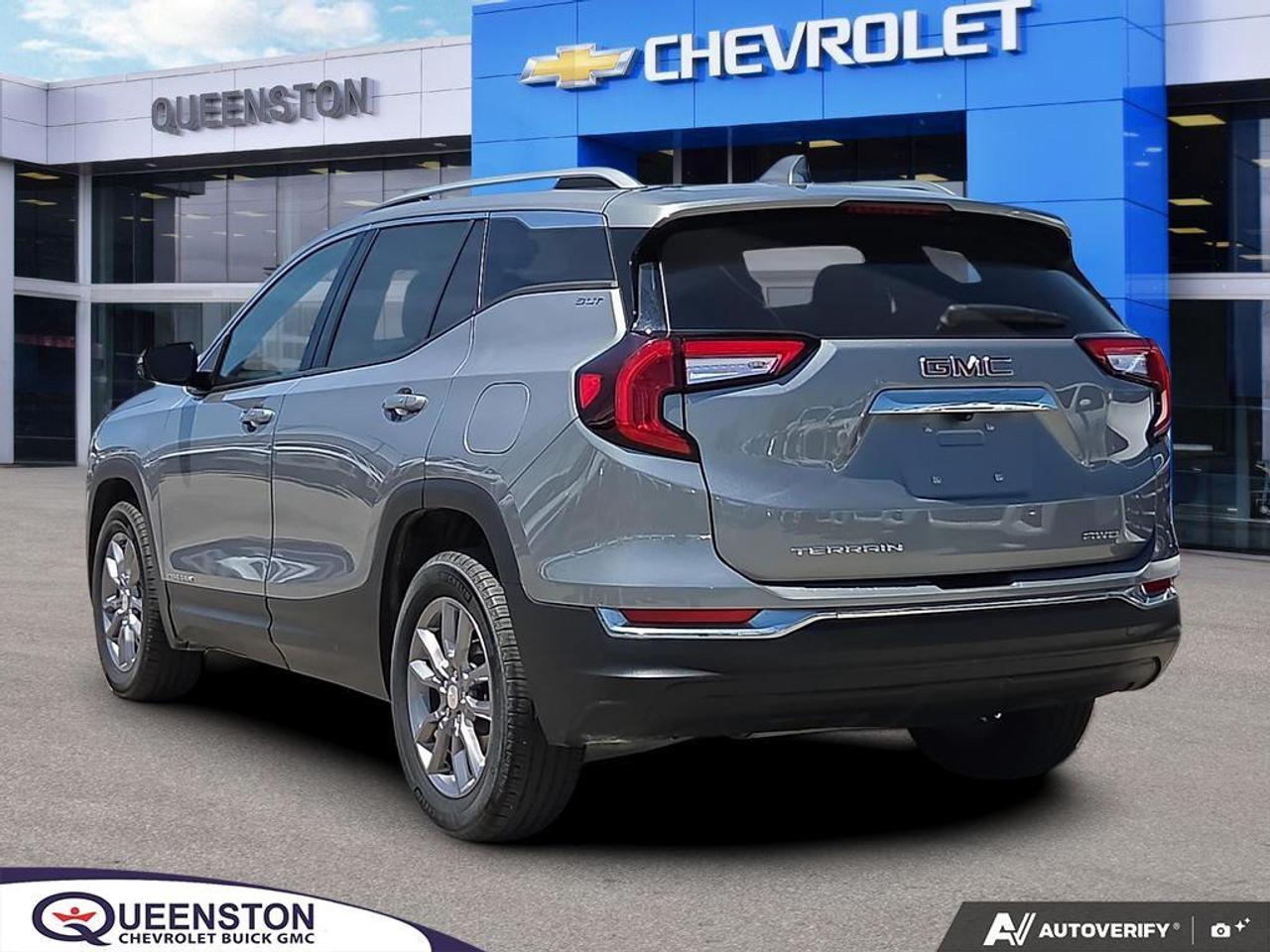 2024 GMC Terrain SLT AWD   NO CLAIMS   LEATHER   APPLE CARPLAY Photo