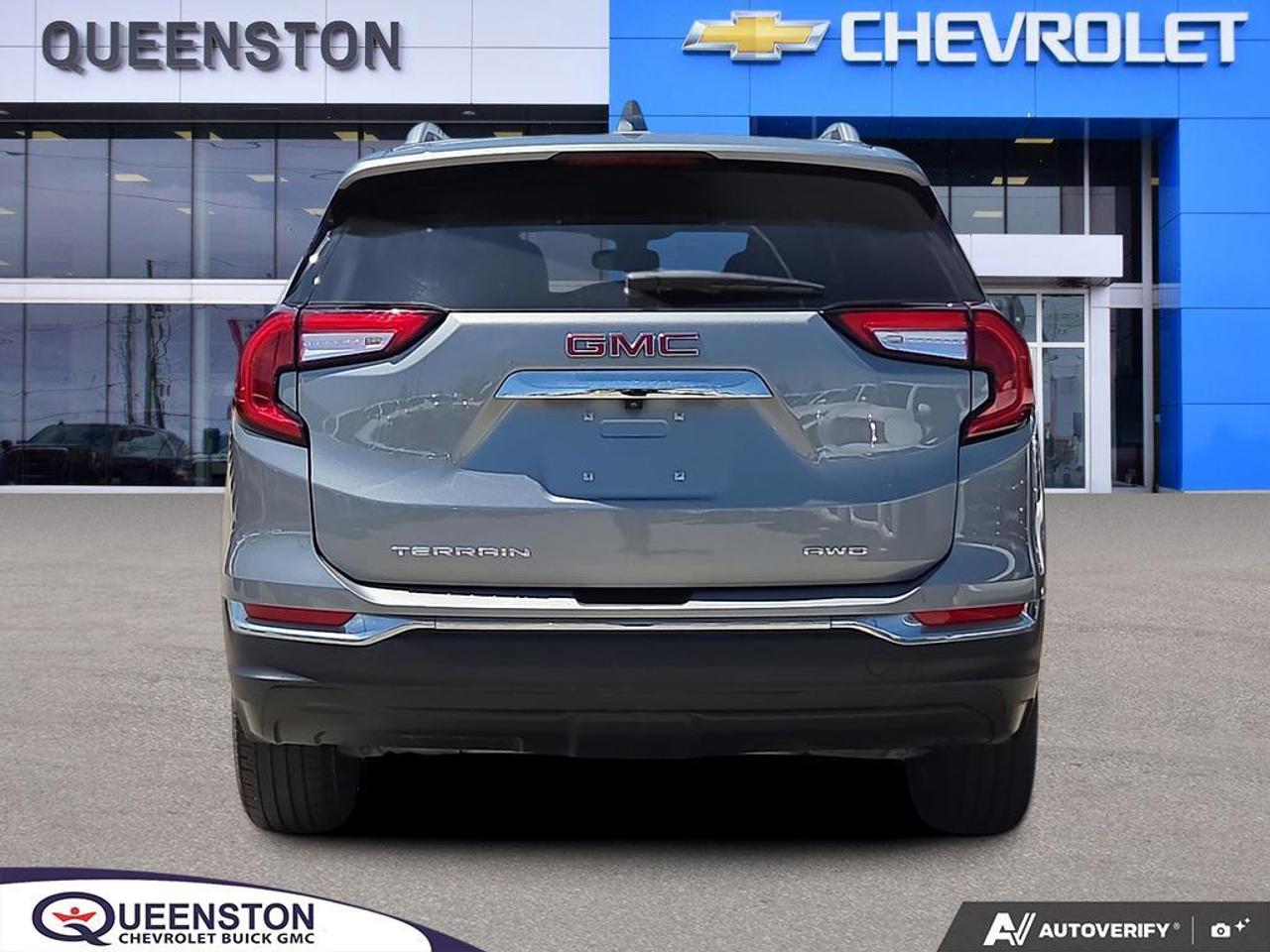 2024 GMC Terrain SLT AWD   NO CLAIMS   LEATHER   APPLE CARPLAY Photo