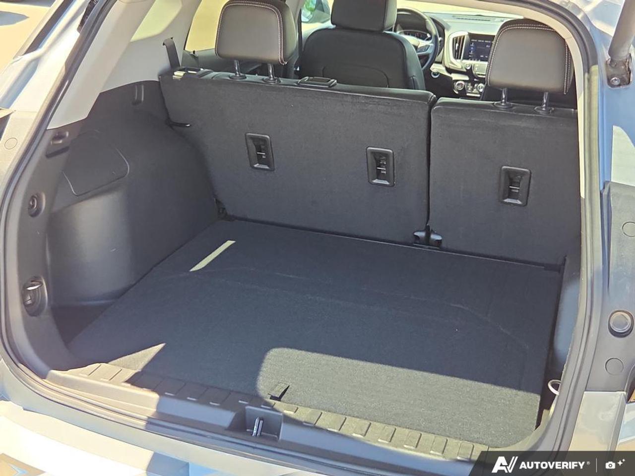 2024 GMC Terrain SLT AWD   NO CLAIMS   LEATHER   APPLE CARPLAY Photo