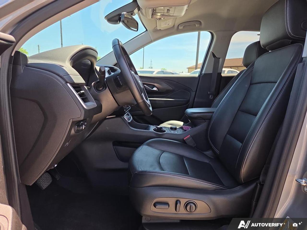 2024 GMC Terrain SLT AWD   NO CLAIMS   LEATHER   APPLE CARPLAY Photo