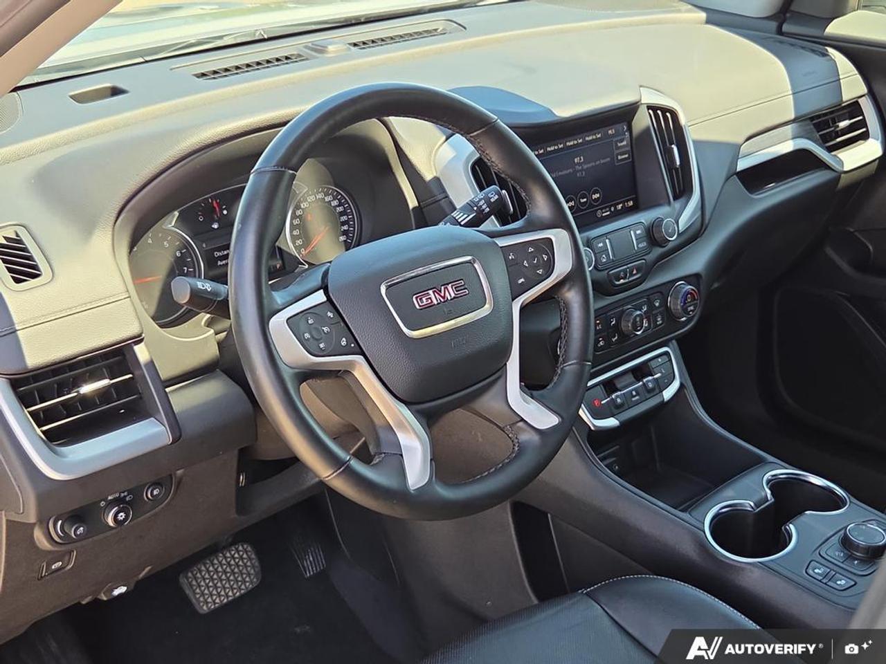 2024 GMC Terrain SLT AWD   NO CLAIMS   LEATHER   APPLE CARPLAY Photo