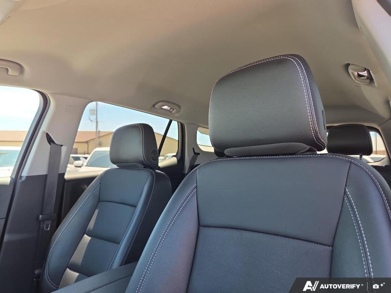 2024 GMC Terrain SLT AWD   NO CLAIMS   LEATHER   APPLE CARPLAY Photo