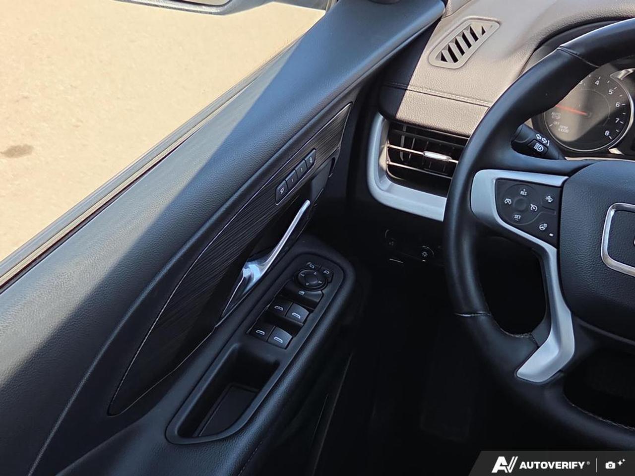 2024 GMC Terrain SLT AWD   NO CLAIMS   LEATHER   APPLE CARPLAY Photo