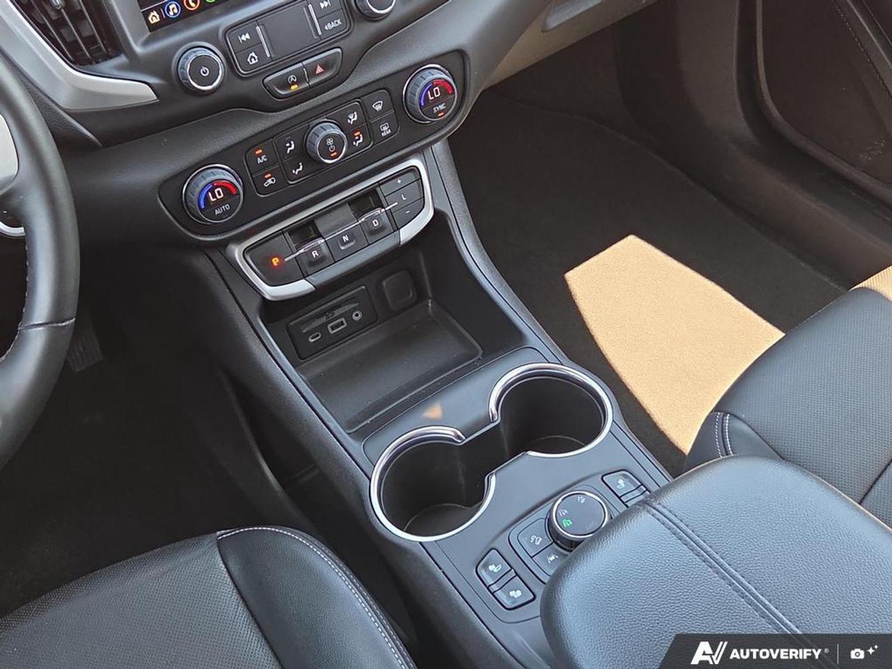 2024 GMC Terrain SLT AWD   NO CLAIMS   LEATHER   APPLE CARPLAY Photo