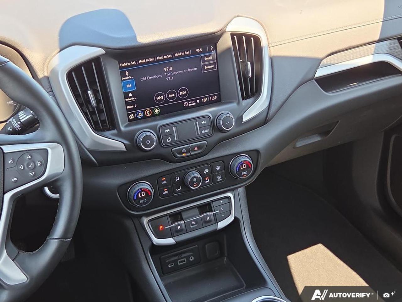 2024 GMC Terrain SLT AWD   NO CLAIMS   LEATHER   APPLE CARPLAY Photo