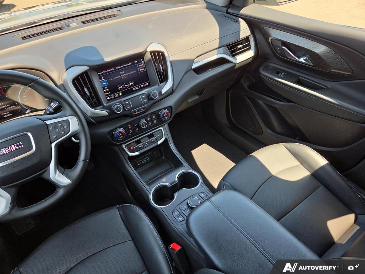 2024 GMC Terrain SLT AWD   NO CLAIMS   LEATHER   APPLE CARPLAY Photo
