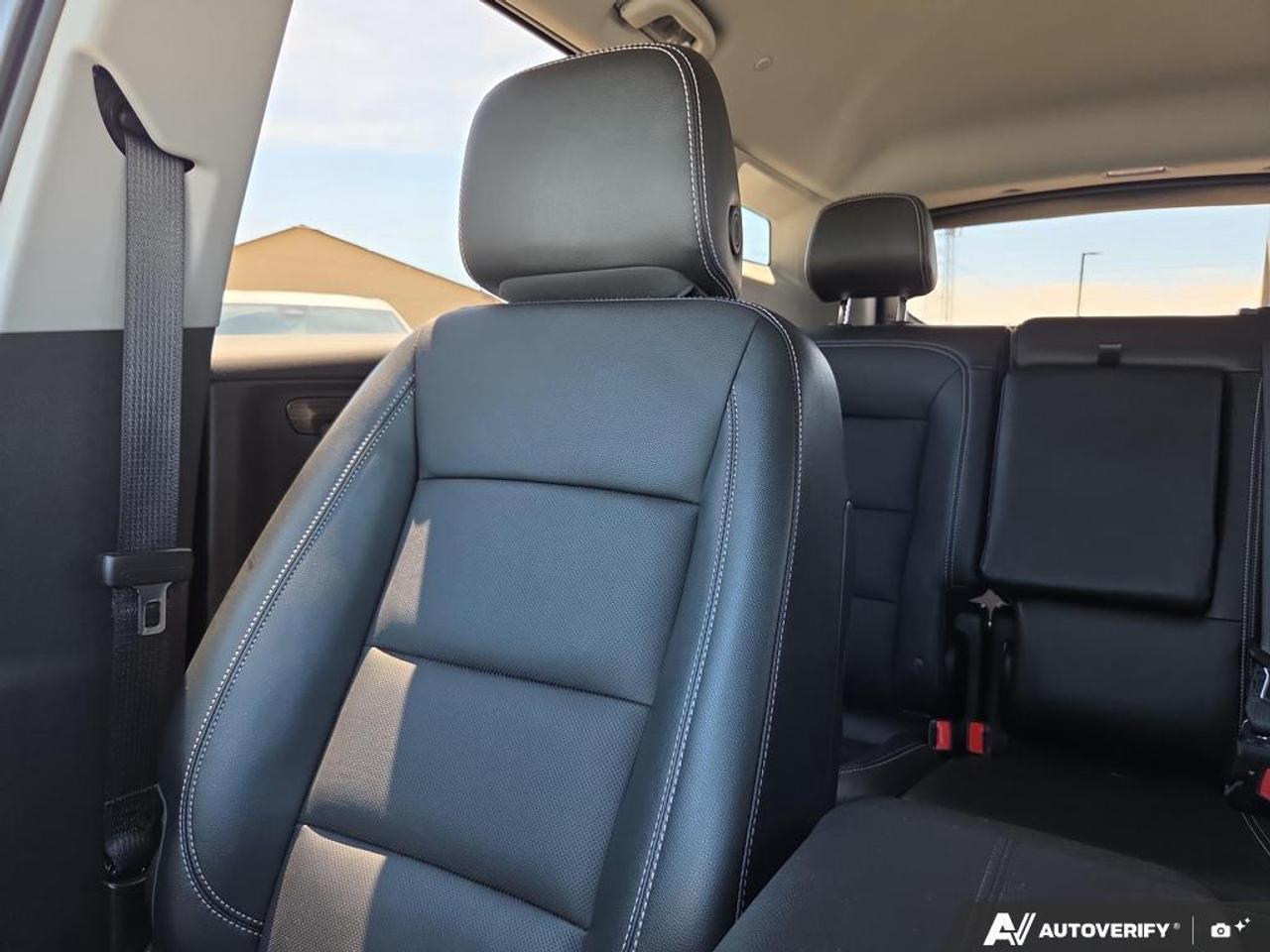 2024 GMC Terrain SLT AWD   NO CLAIMS   LEATHER   APPLE CARPLAY Photo