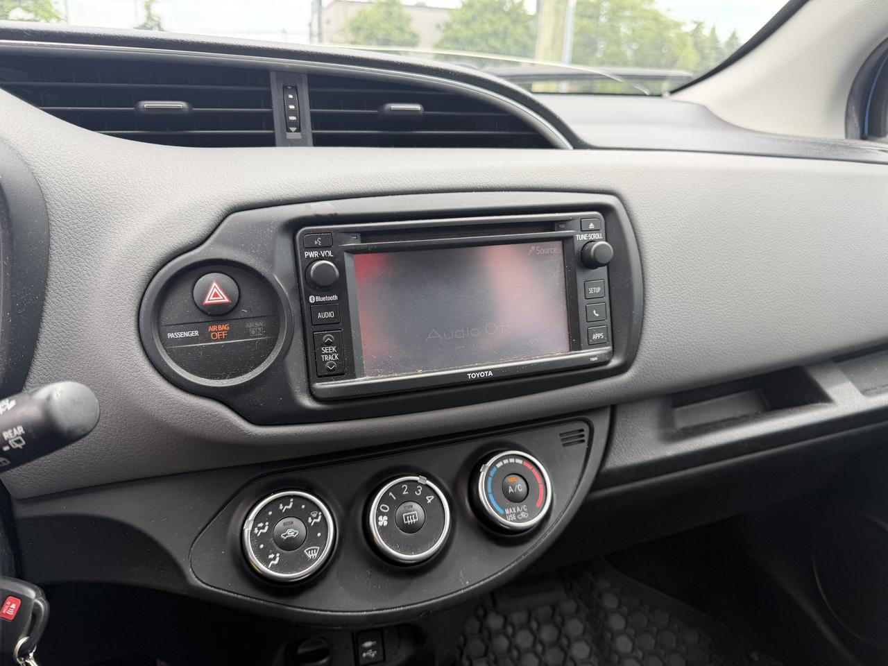 2015 Toyota Yaris SE AUTO   LOW KM   ONE OWNER   BLUETOOTH Photo