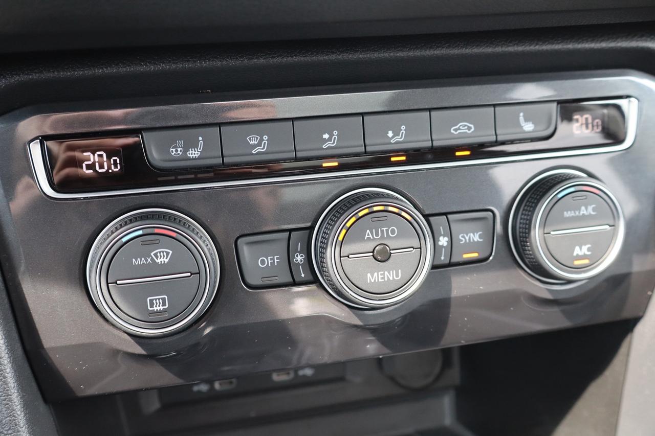 2021 Volkswagen Tiguan HIGHLINE 4Motion   Well Maintained   Apple Carplay Photo