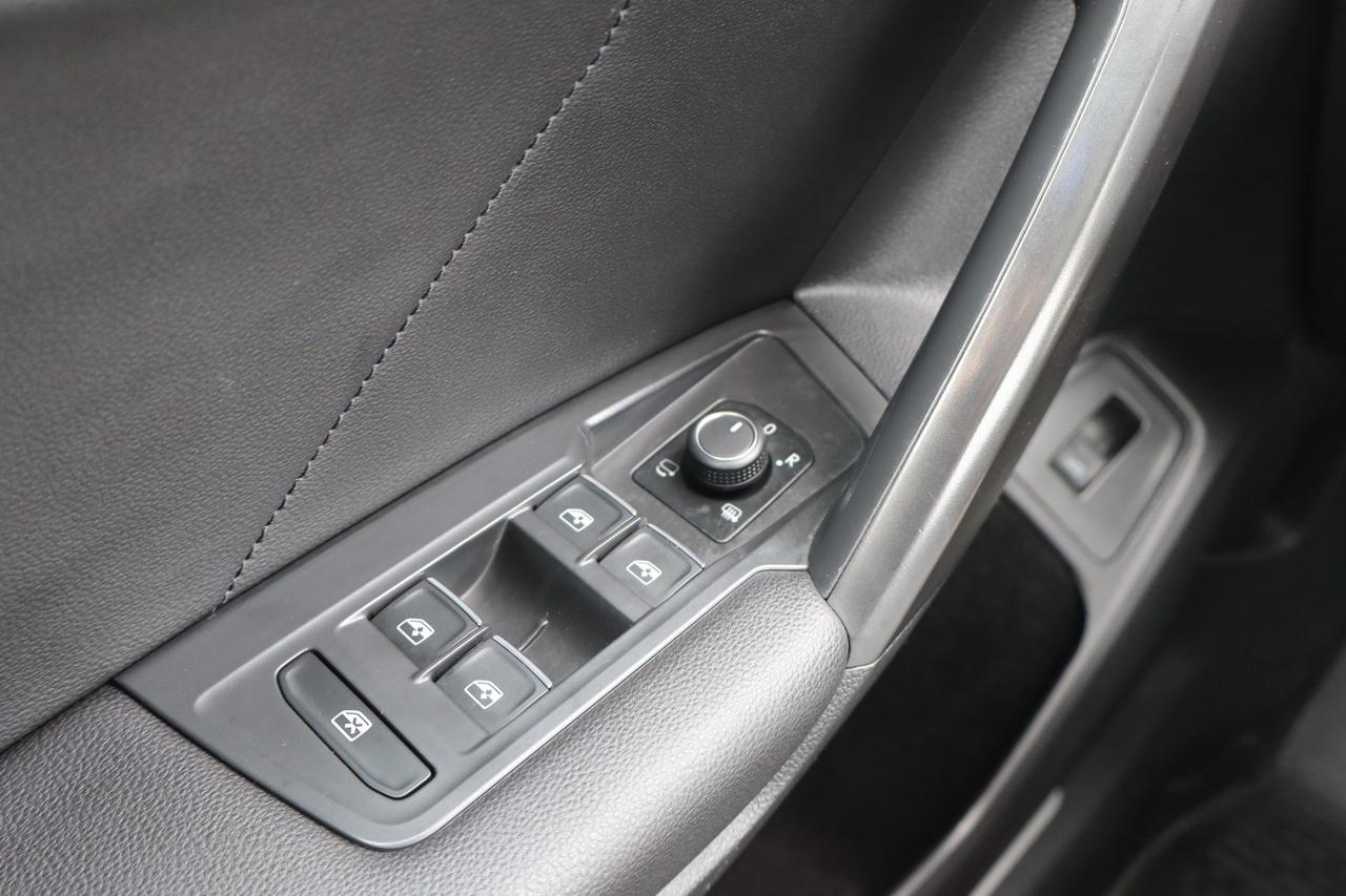 2021 Volkswagen Tiguan HIGHLINE 4Motion   Well Maintained   Apple Carplay Photo