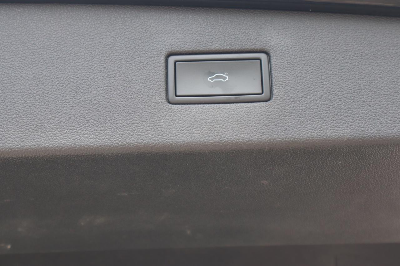 2021 Volkswagen Tiguan HIGHLINE 4Motion   Well Maintained   Apple Carplay Photo