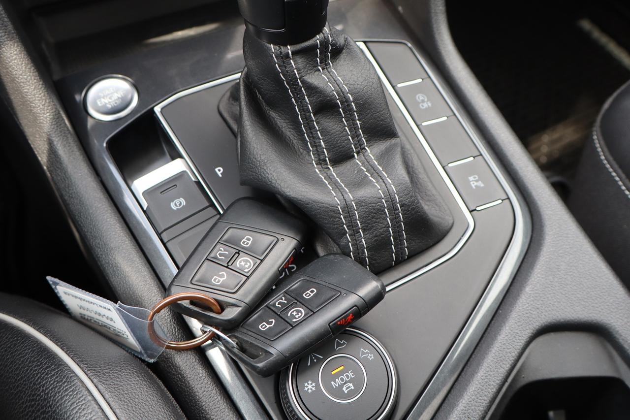 2021 Volkswagen Tiguan HIGHLINE 4Motion   Well Maintained   Apple Carplay Photo