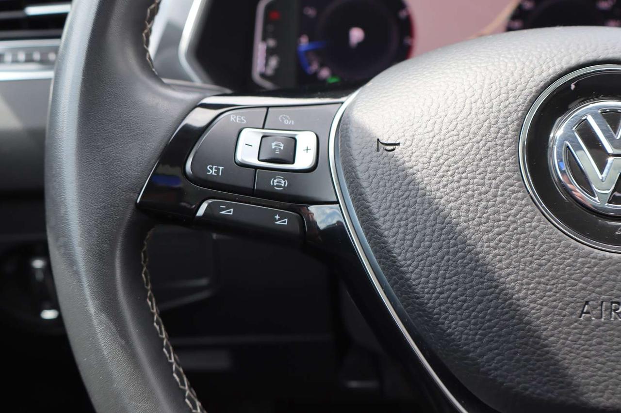 2021 Volkswagen Tiguan HIGHLINE 4Motion   Well Maintained   Apple Carplay Photo