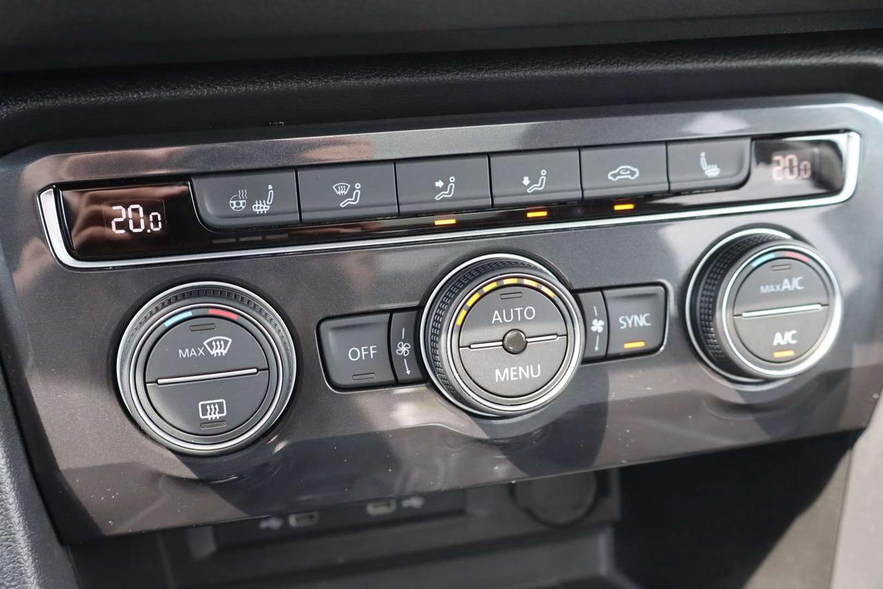 2021 Volkswagen Tiguan HIGHLINE 4Motion   Well Maintained   Apple Carplay Photo