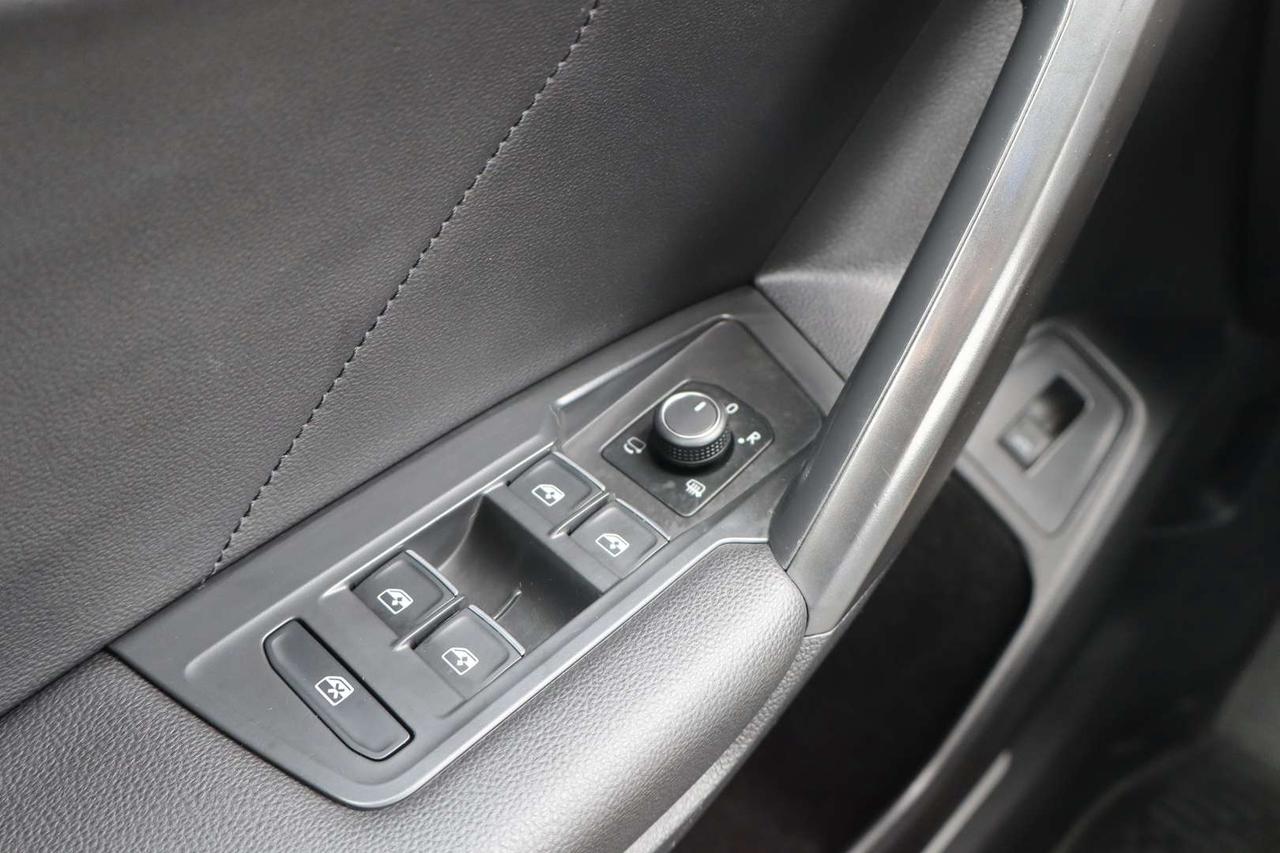 2021 Volkswagen Tiguan HIGHLINE 4Motion   Well Maintained   Apple Carplay Photo