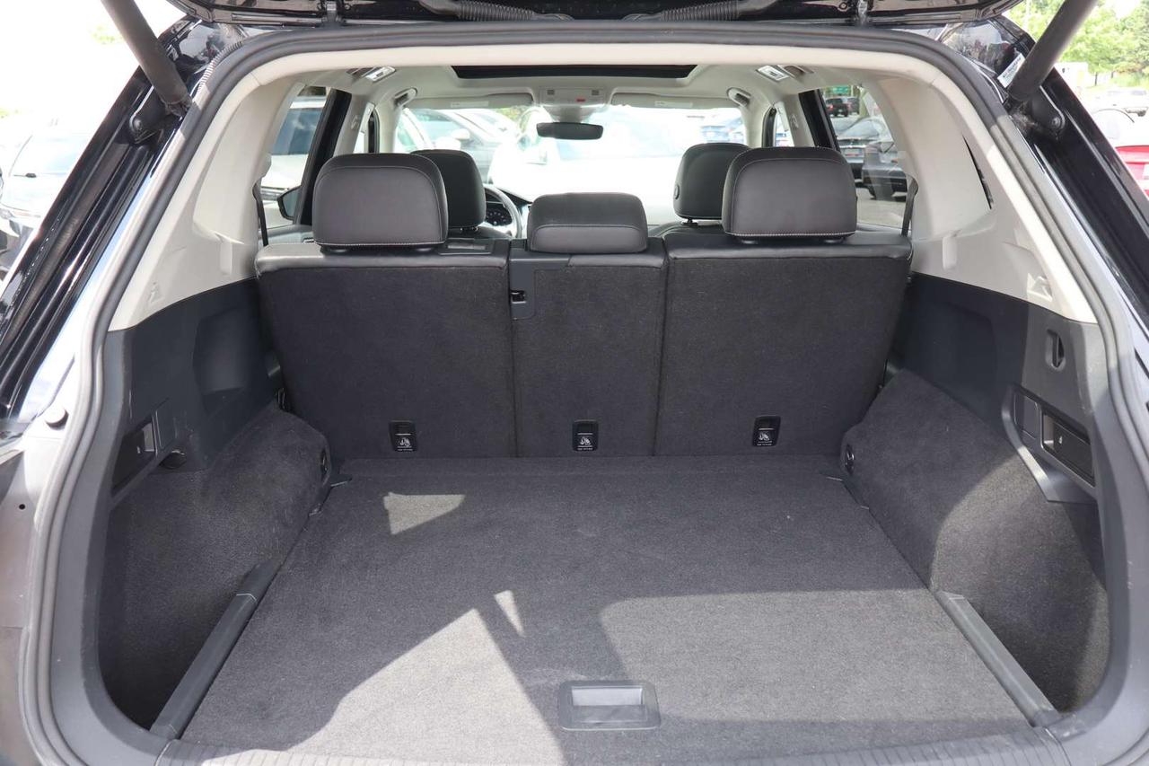 2021 Volkswagen Tiguan HIGHLINE 4Motion   Well Maintained   Apple Carplay Photo
