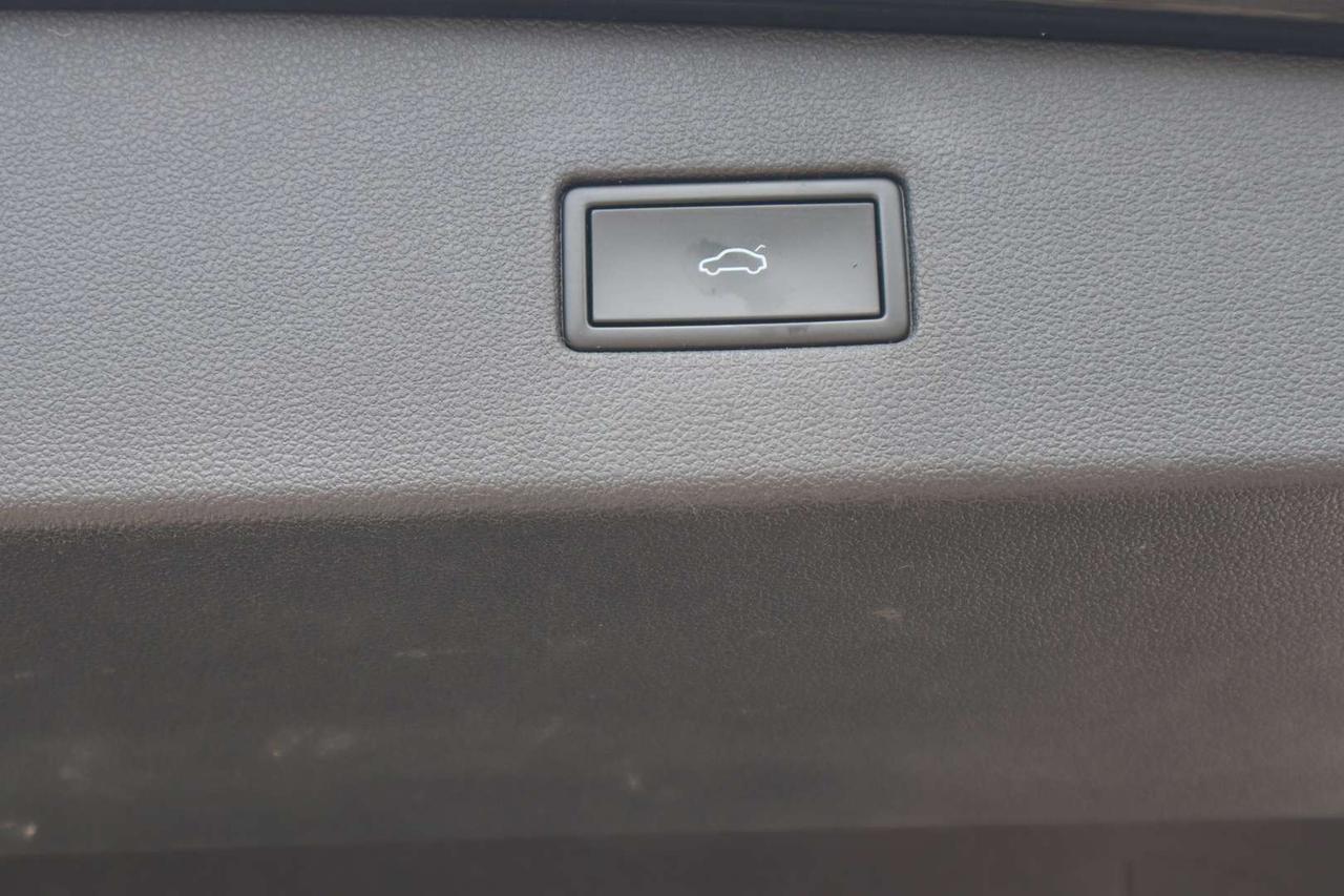 2021 Volkswagen Tiguan HIGHLINE 4Motion   Well Maintained   Apple Carplay Photo