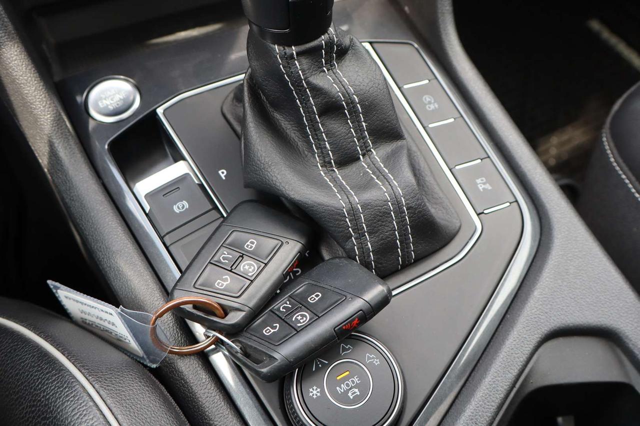 2021 Volkswagen Tiguan HIGHLINE 4Motion   Well Maintained   Apple Carplay Photo