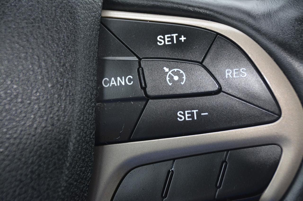 2015 Jeep Cherokee North Photo