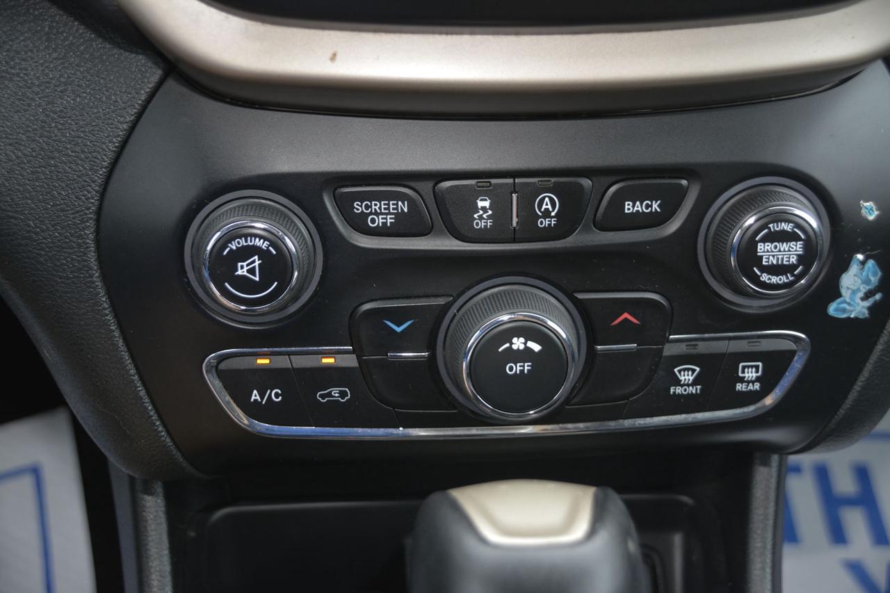 2015 Jeep Cherokee North Photo