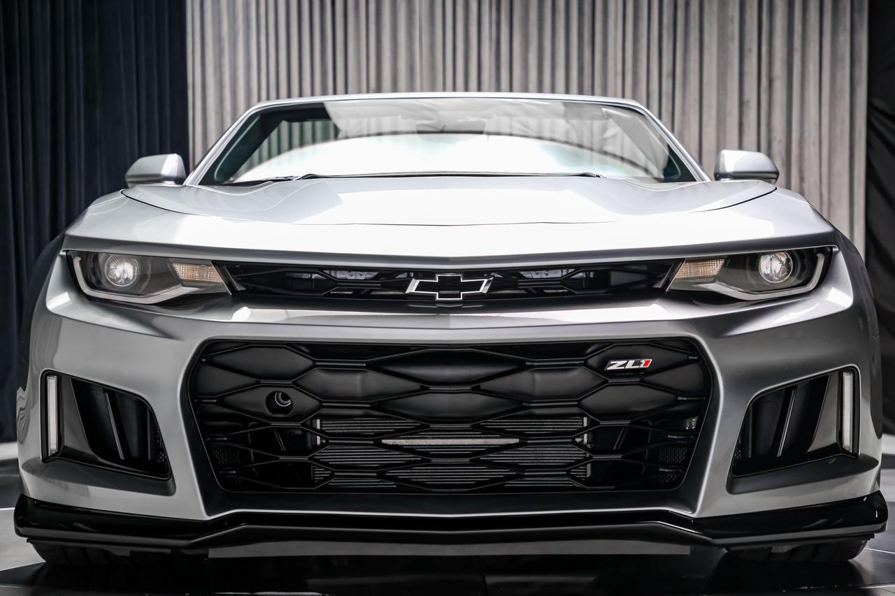 2023 Chevrolet Camaro ZL1 CONVERTIBLE MANUAL 650HP MAGNETICRDE ALMOSTNEW Photo