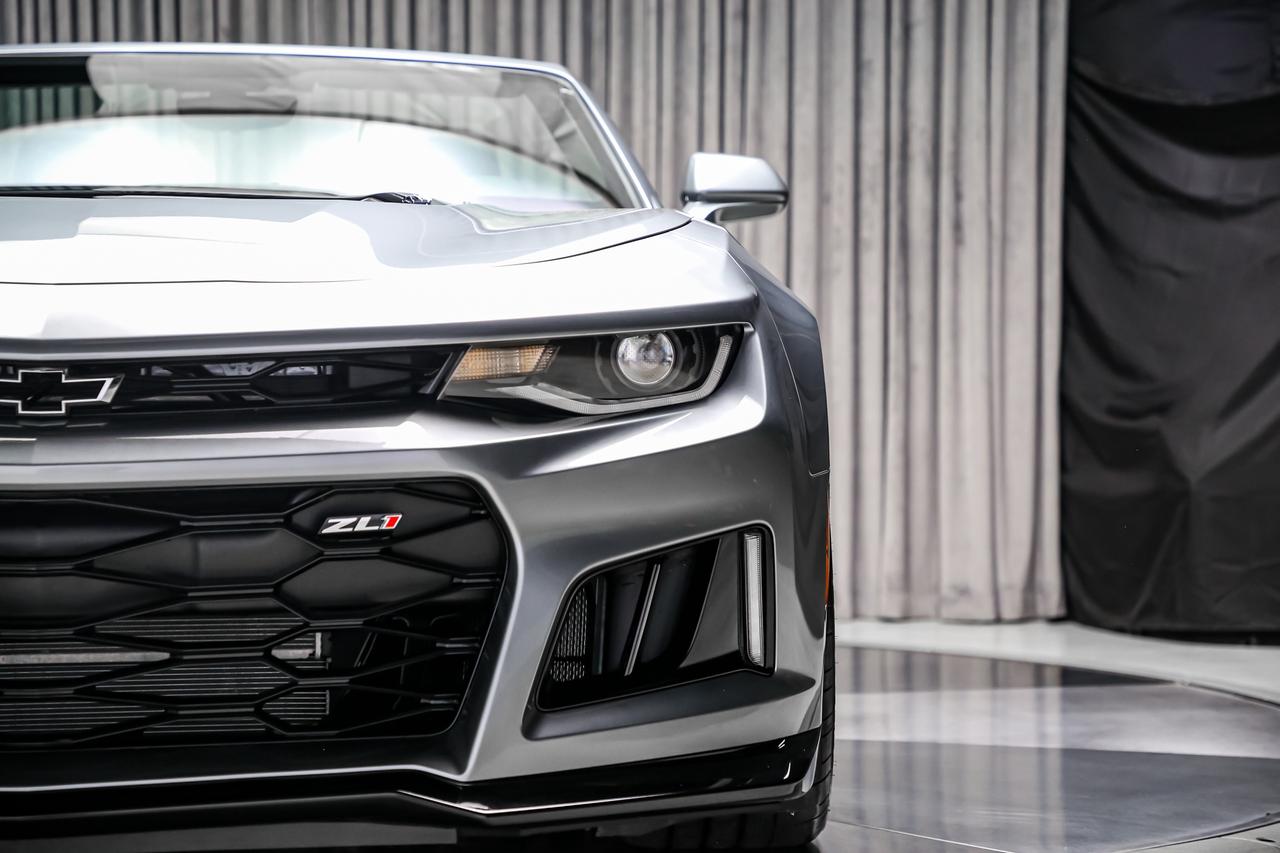 2023 Chevrolet Camaro ZL1 CONVERTIBLE MANUAL 650HP MAGNETICRDE ALMOSTNEW Photo