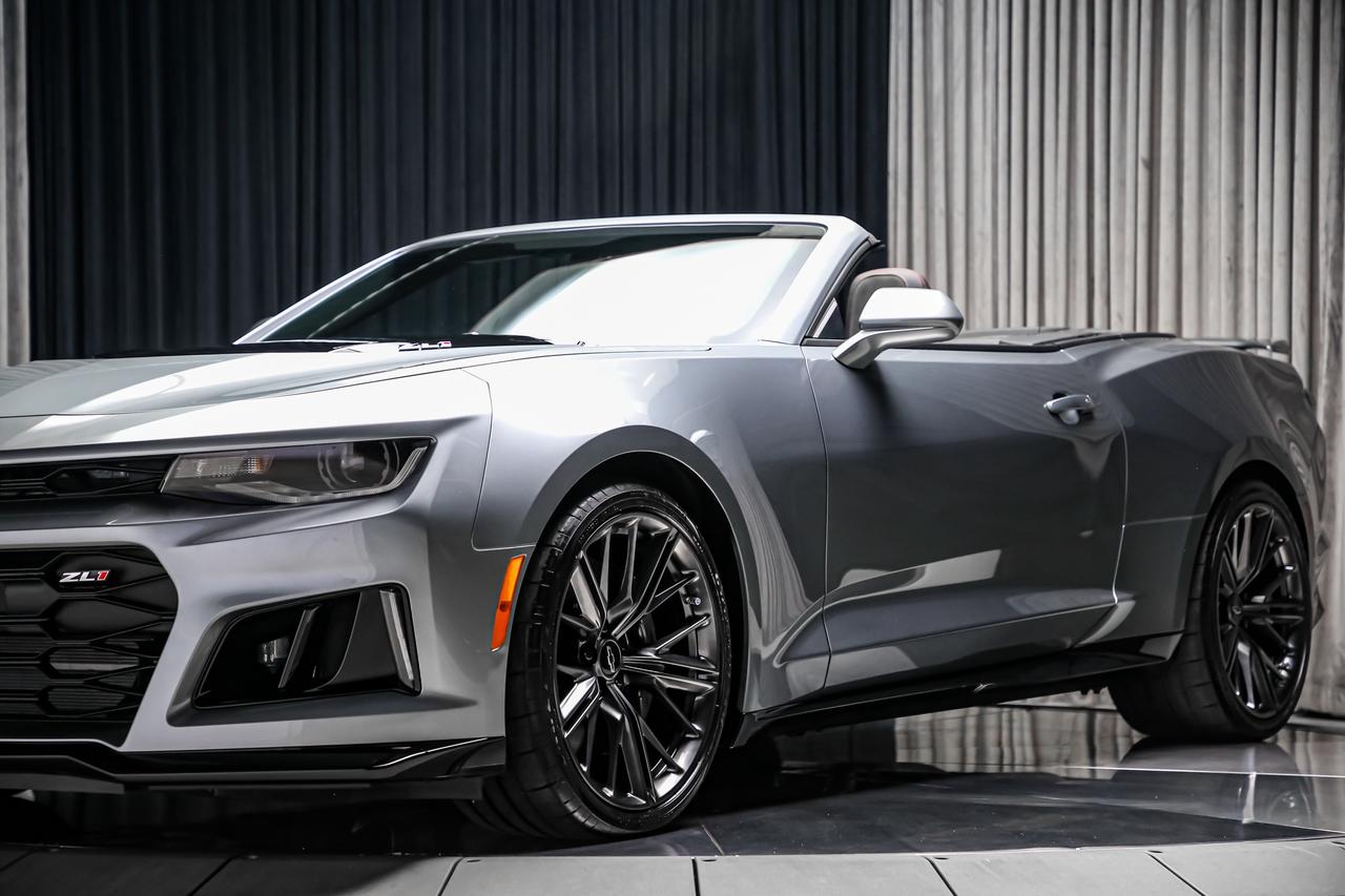2023 Chevrolet Camaro ZL1 CONVERTIBLE MANUAL 650HP MAGNETICRDE ALMOSTNEW Photo