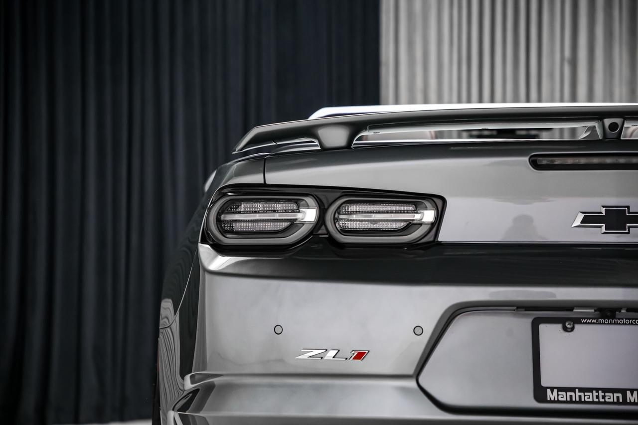2023 Chevrolet Camaro ZL1 CONVERTIBLE MANUAL 650HP MAGNETICRDE ALMOSTNEW Photo