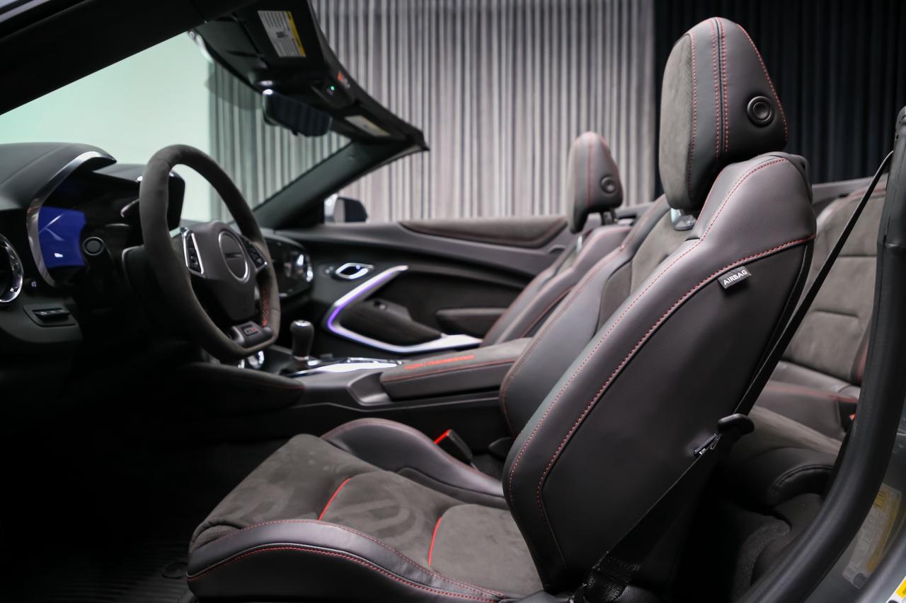 2023 Chevrolet Camaro ZL1 CONVERTIBLE MANUAL 650HP MAGNETICRDE ALMOSTNEW Photo