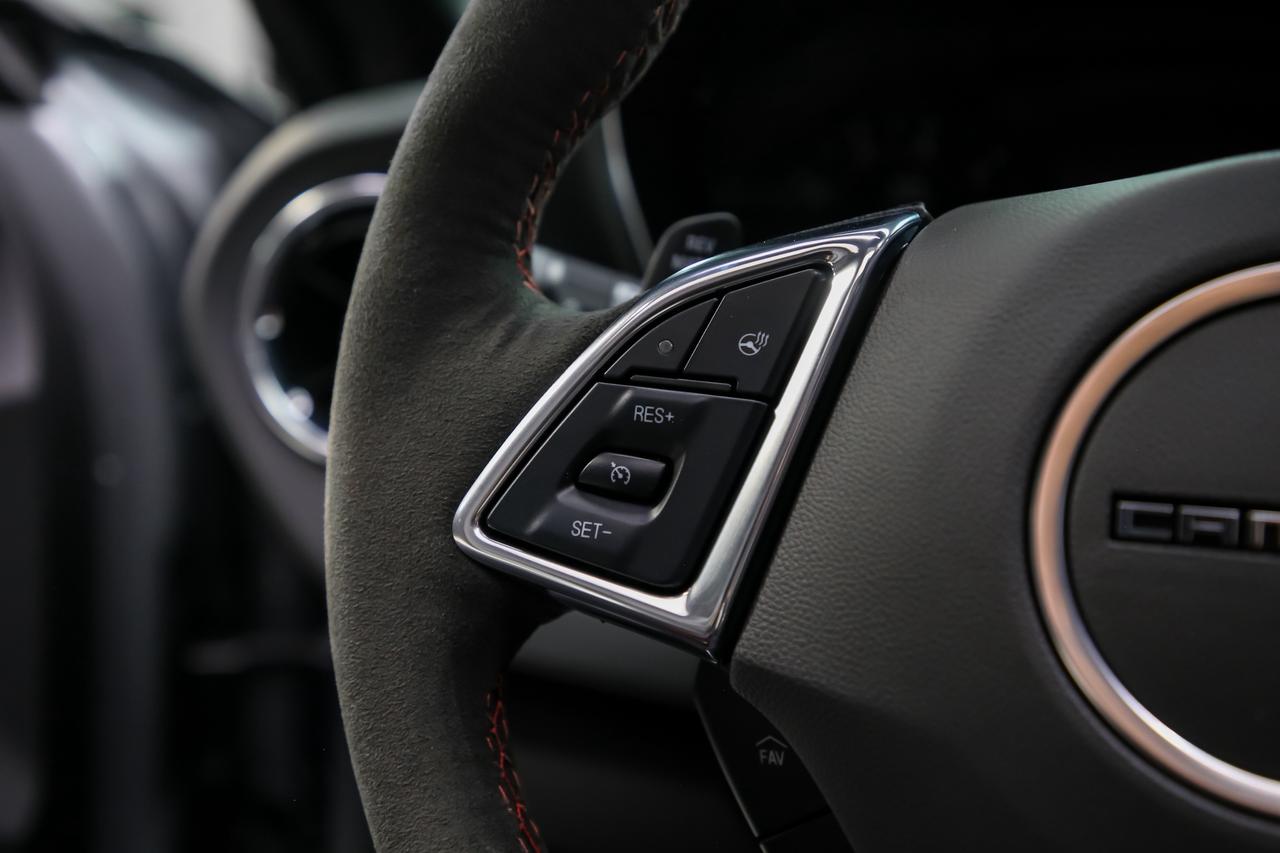 2023 Chevrolet Camaro ZL1 CONVERTIBLE MANUAL 650HP MAGNETICRDE ALMOSTNEW Photo