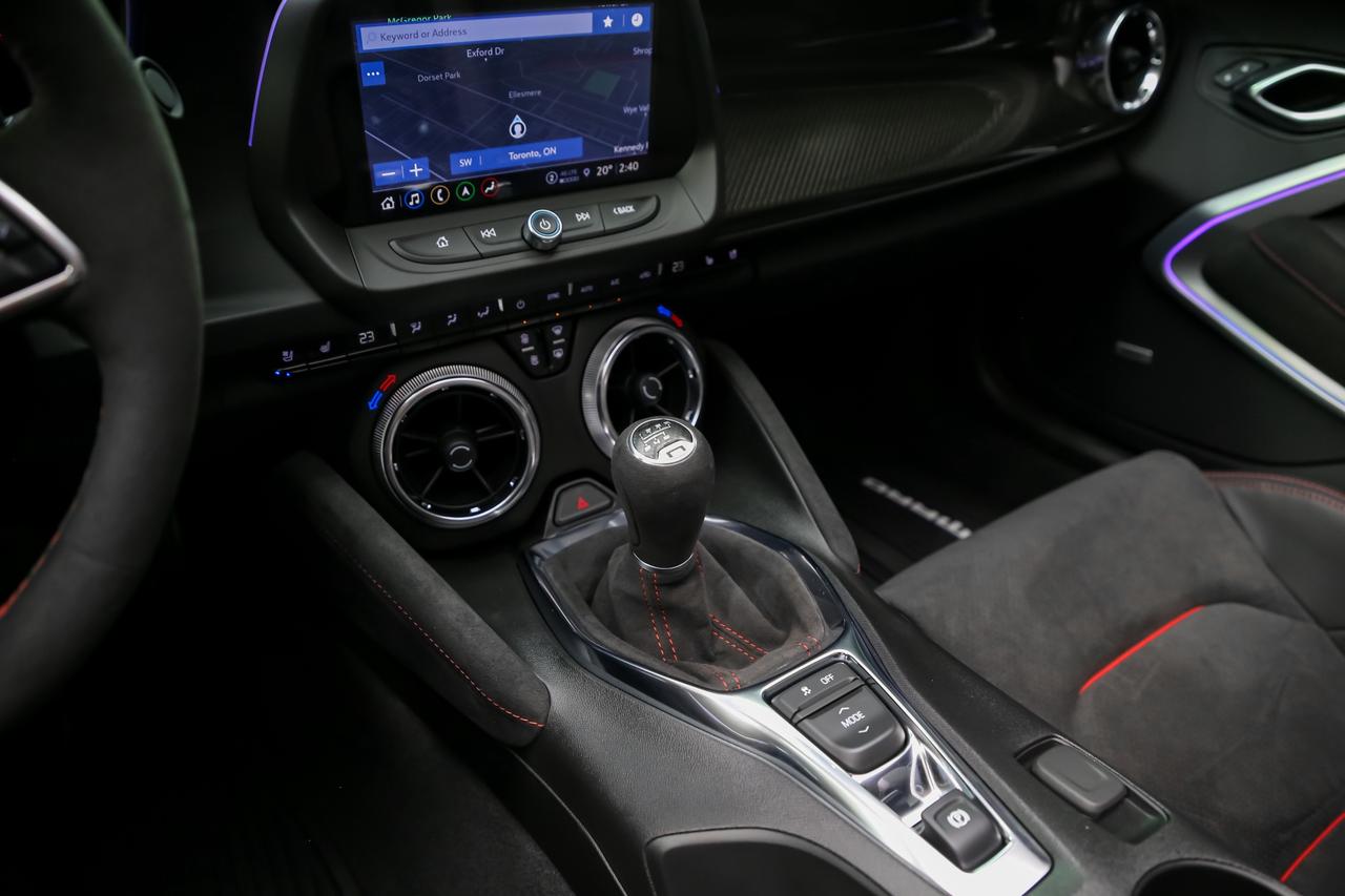2023 Chevrolet Camaro ZL1 CONVERTIBLE MANUAL 650HP MAGNETICRDE ALMOSTNEW Photo