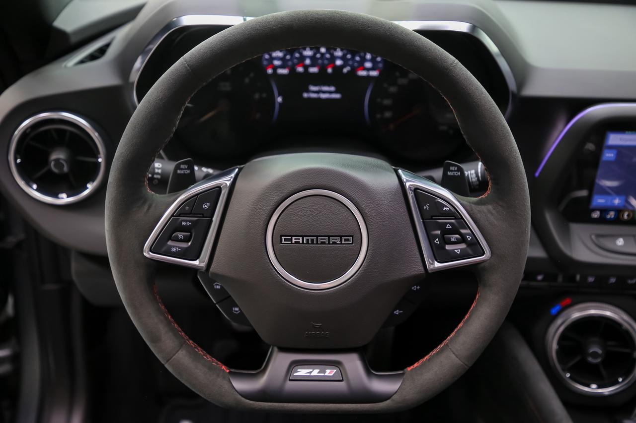 2023 Chevrolet Camaro ZL1 CONVERTIBLE MANUAL 650HP MAGNETICRDE ALMOSTNEW Photo