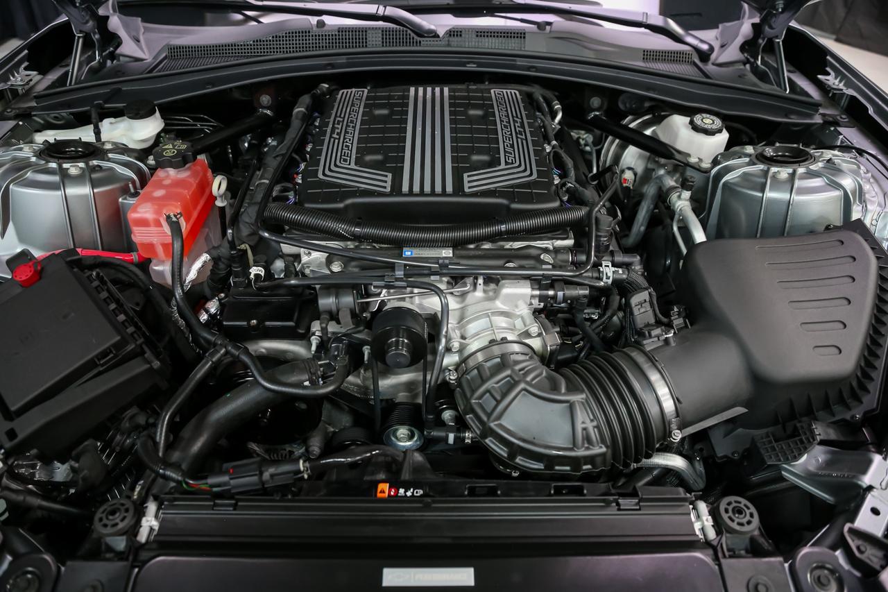 2023 Chevrolet Camaro ZL1 CONVERTIBLE MANUAL 650HP MAGNETICRDE ALMOSTNEW Photo