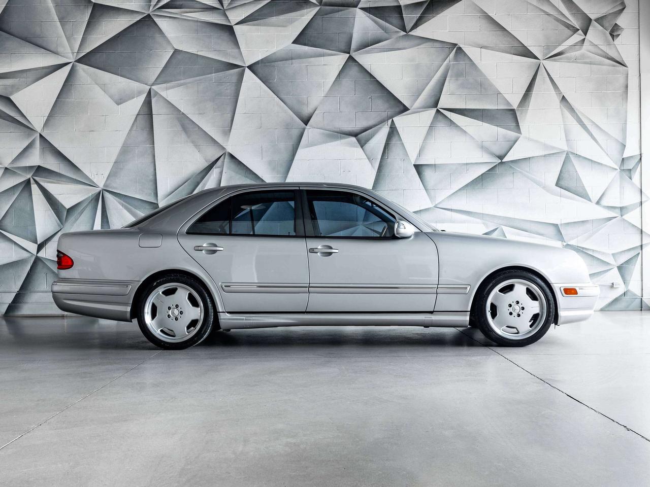 2000 Mercedes-Benz E-Class  Photo3
