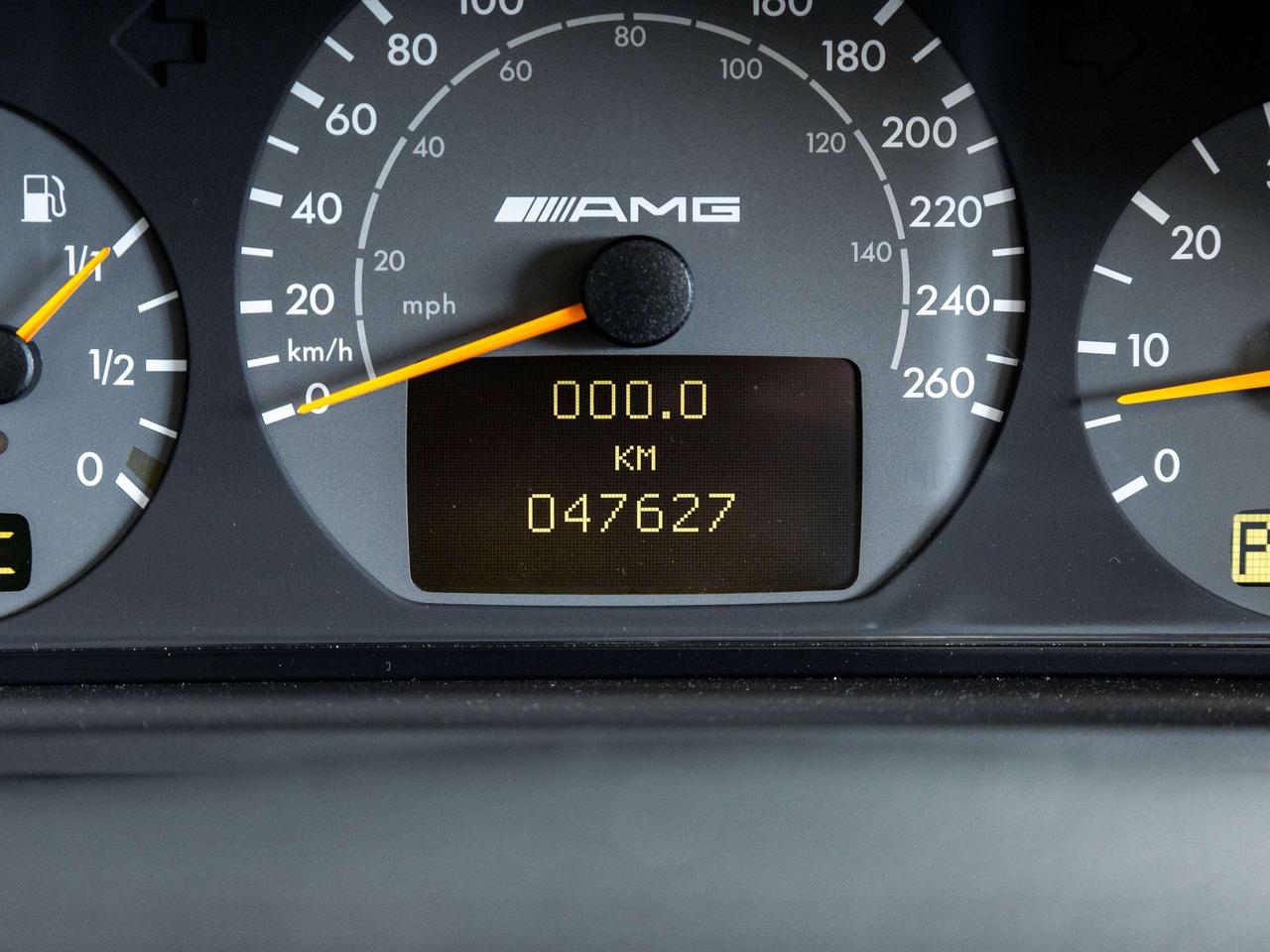 2000 Mercedes-Benz E-Class  Photo