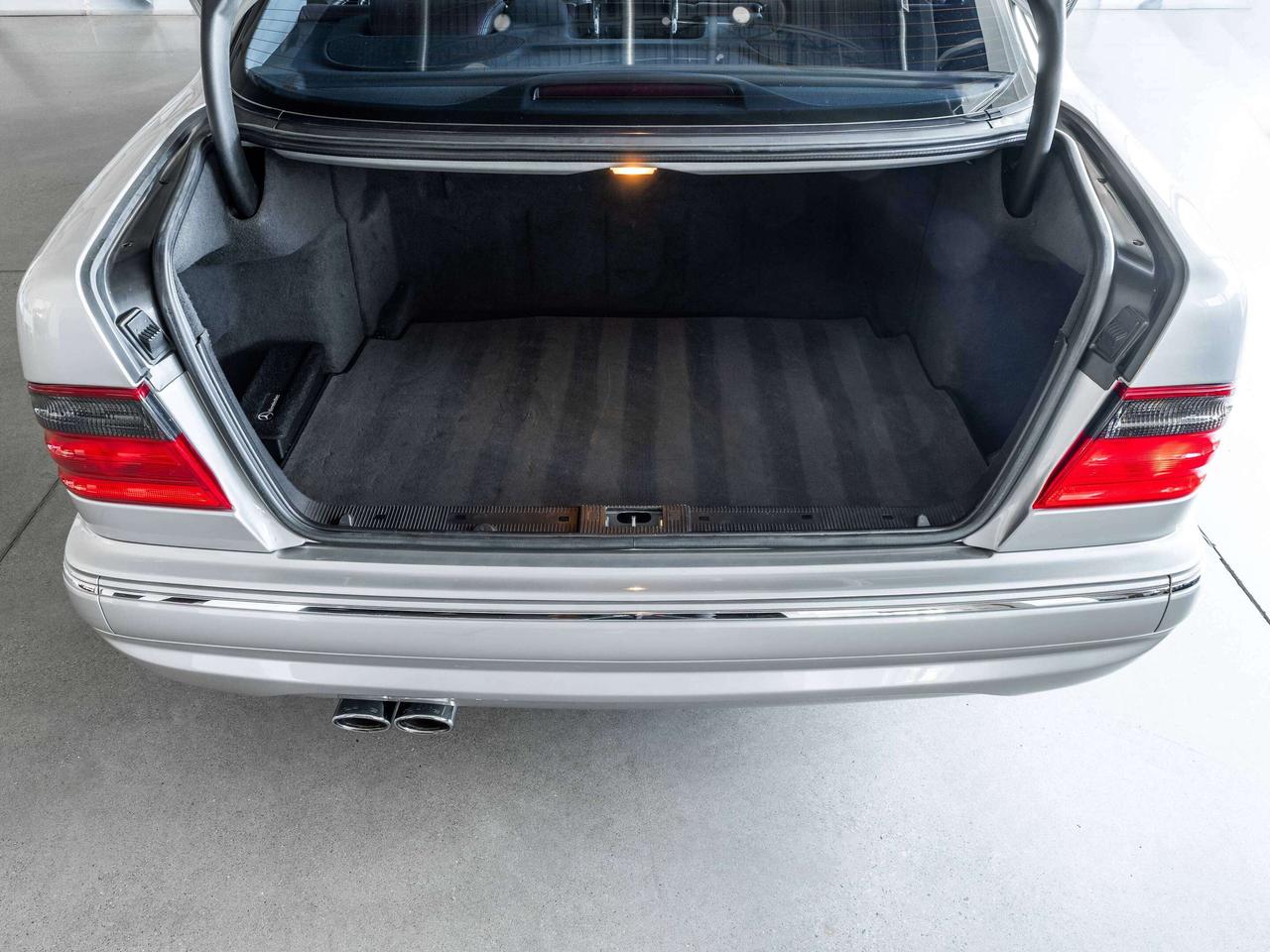 2000 Mercedes-Benz E-Class  Photo
