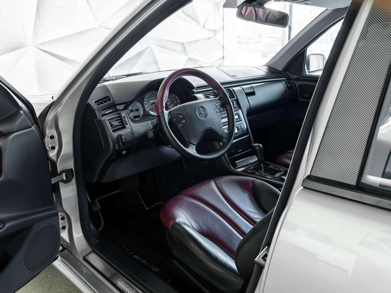 2000 Mercedes-Benz E-Class  Photo