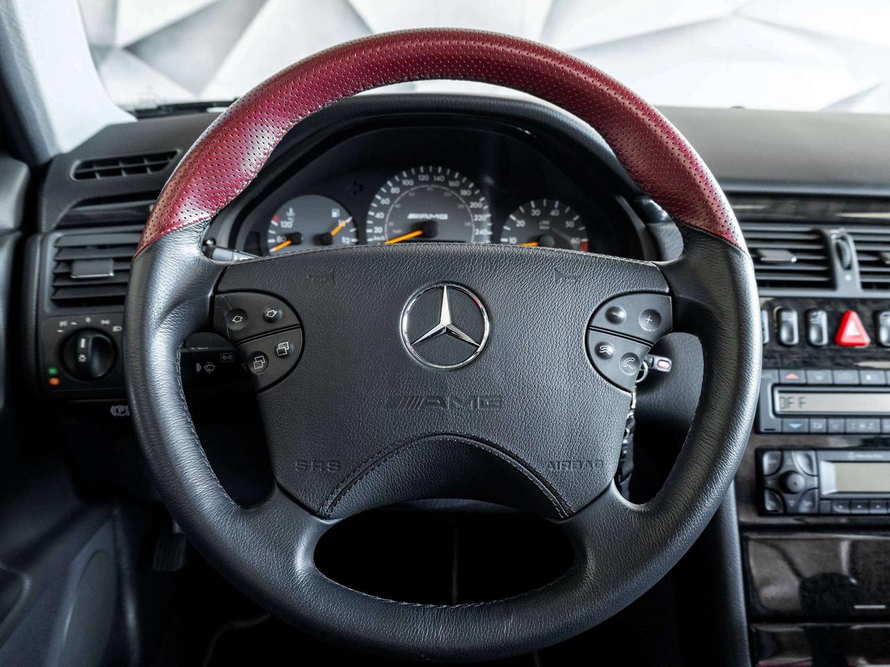 2000 Mercedes-Benz E-Class  Photo