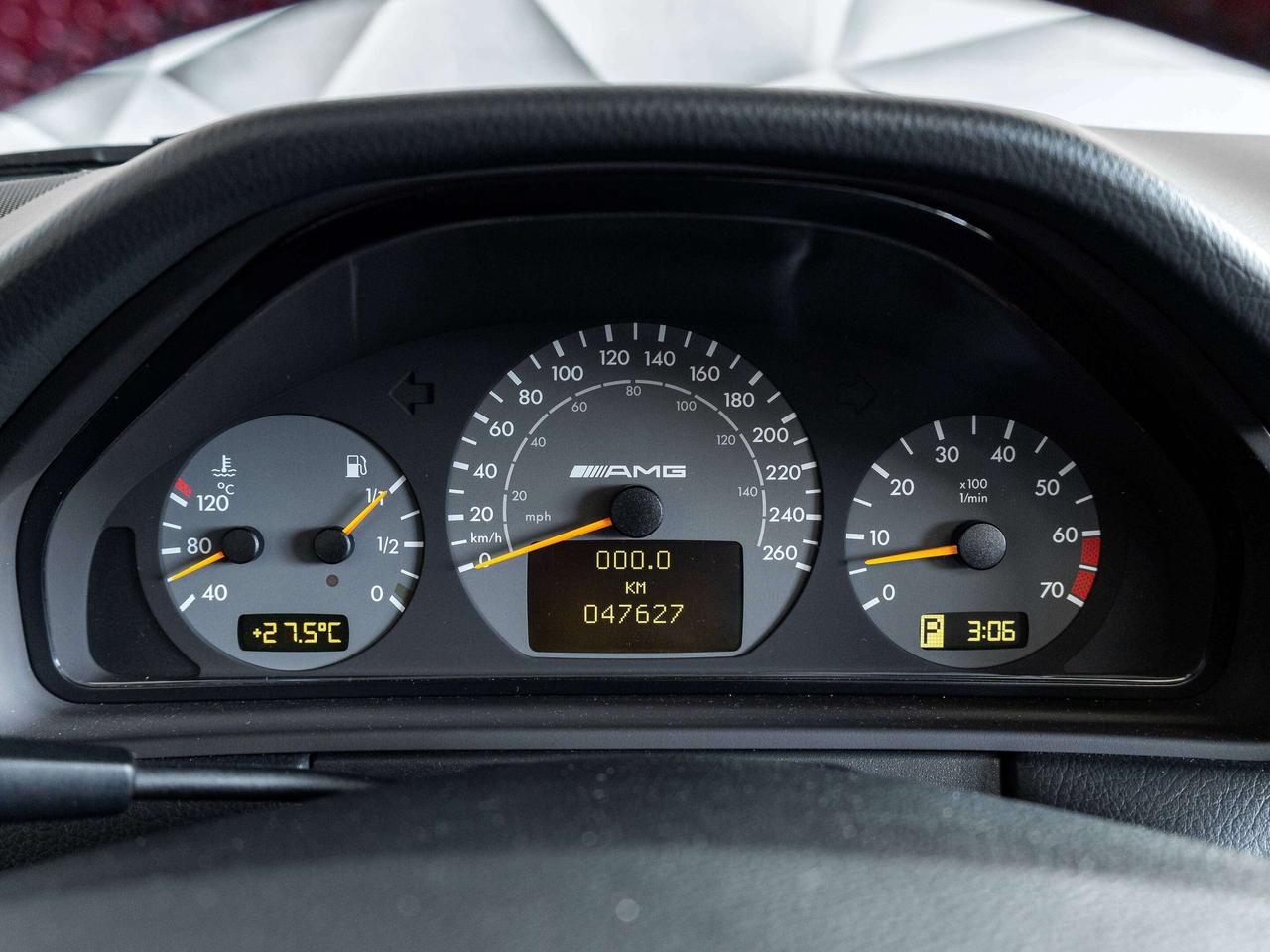 2000 Mercedes-Benz E-Class  Photo