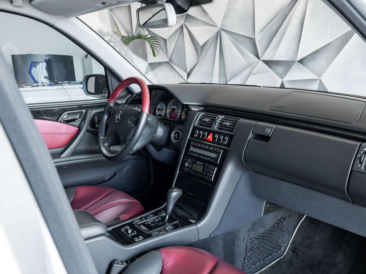 2000 Mercedes-Benz E-Class  Photo