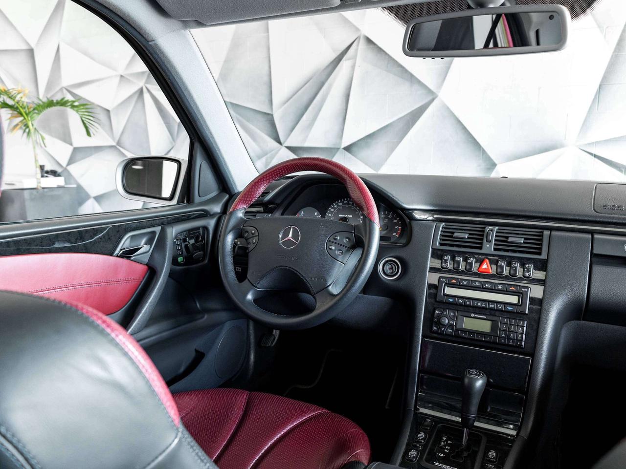 2000 Mercedes-Benz E-Class  Photo
