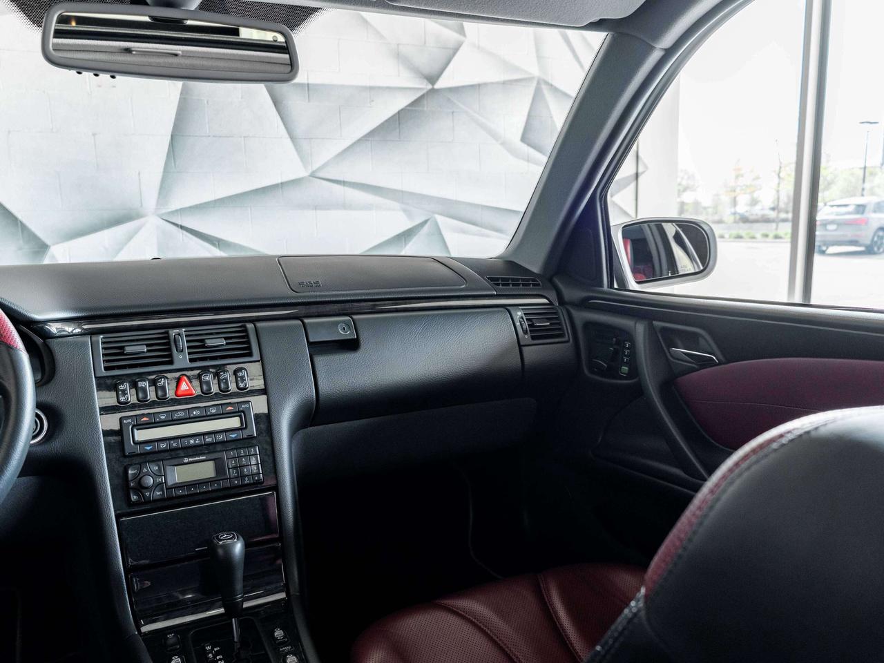 2000 Mercedes-Benz E-Class  Photo