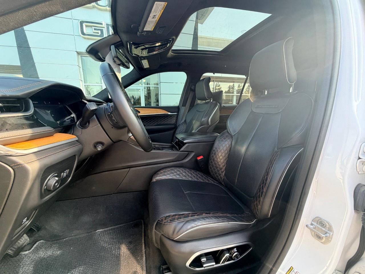 2023 Jeep Grand Cherokee L Summit Reserve 4x4 Photo