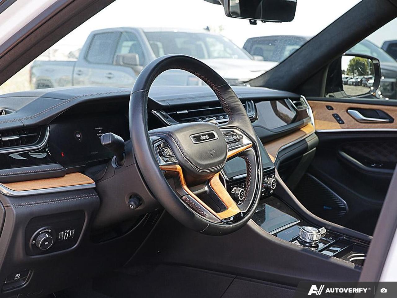 2023 Jeep Grand Cherokee L Summit Reserve 4x4 Photo