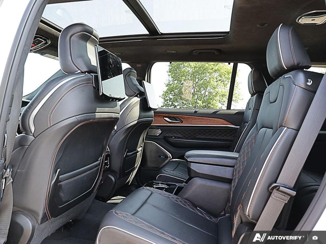 2023 Jeep Grand Cherokee L Summit Reserve 4x4 Photo