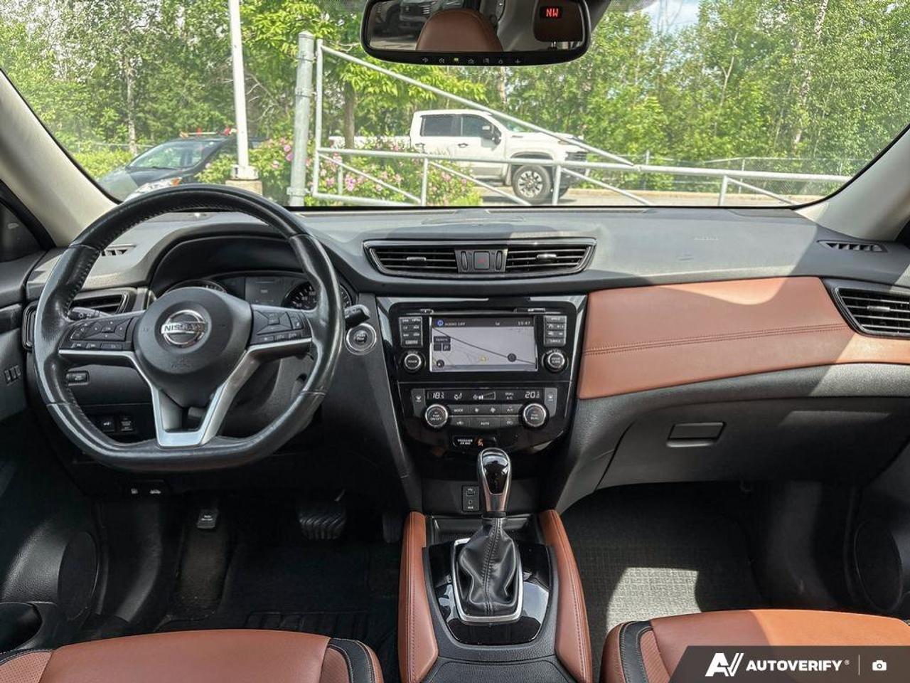 2017 Nissan Rogue SL Photo
