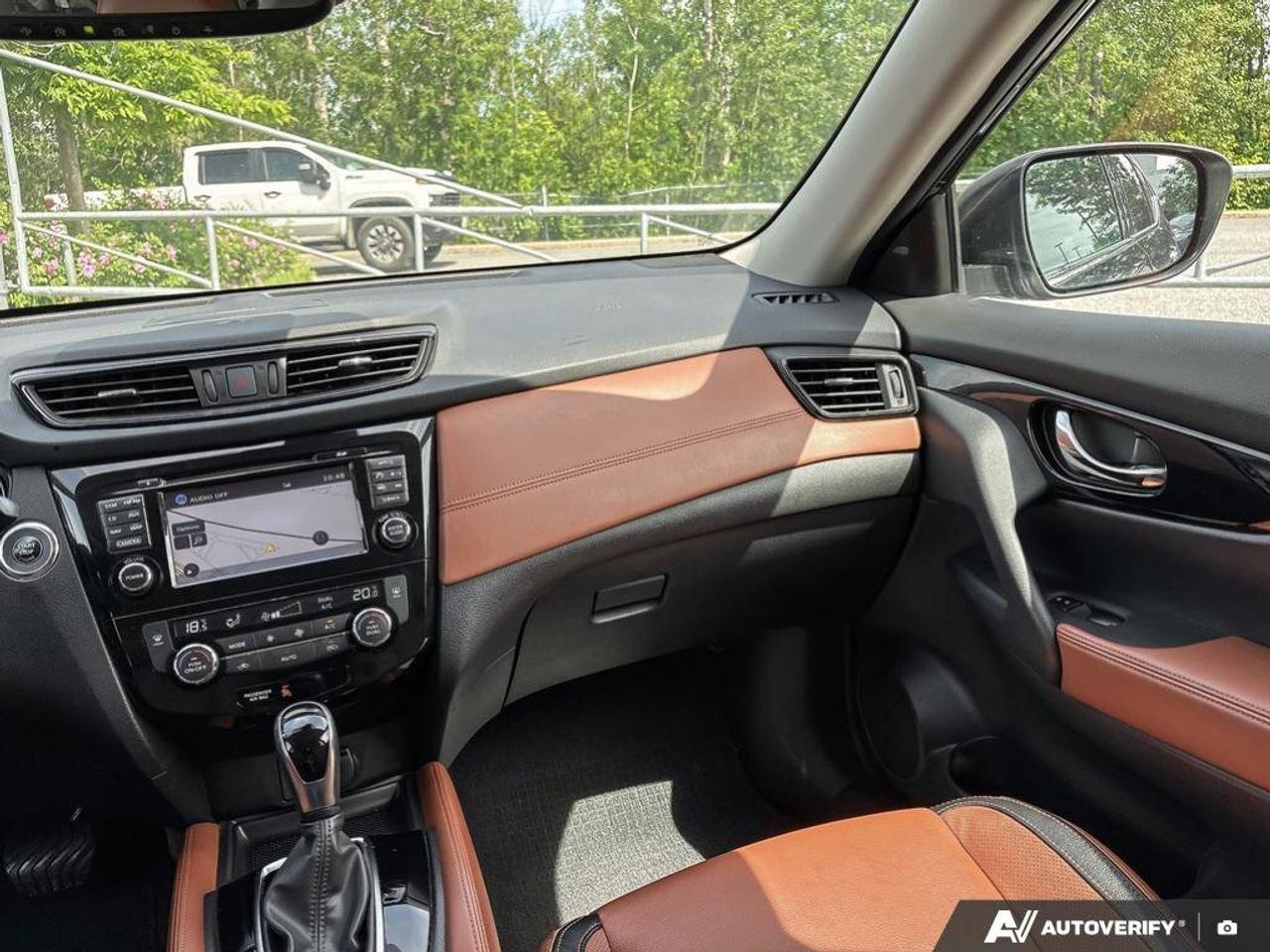 2017 Nissan Rogue SL Photo